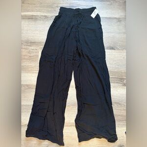 NWT Linen style flowy pants